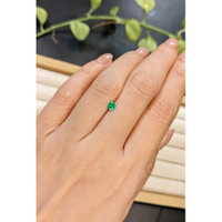0.18 Ct. Emerald from Afghanistan Life Style