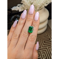 6.44 Ct. Emerald from Colombia - Muzo Life Style