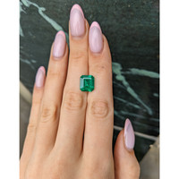 4.67 Ct. Emerald from Colombia - Muzo Life Style