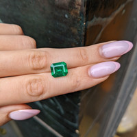 4.67 Ct. Emerald from Colombia - Muzo Life Style