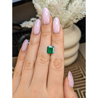 2.28 Ct. Emerald from Colombia - Muzo Life Style