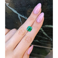 2.80 Ct. Emerald from Colombia - Muzo Life Style
