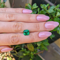 2.80 Ct. Emerald from Colombia - Muzo Life Style
