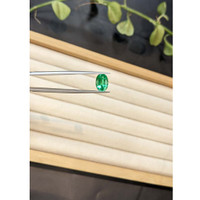 2.22 Ct. Emerald from Colombia Life Style