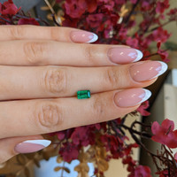 0.90 Ct. Emerald from Colombia - Muzo Life Style