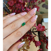 0.83 Ct. Emerald from Colombia - Muzo Life Style