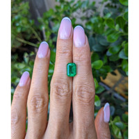 3.14 Ct. Emerald from Colombia - Muzo Life Style