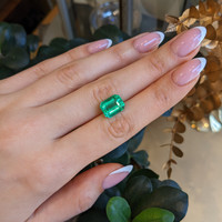 5.94 Ct. Emerald from Colombia Life Style