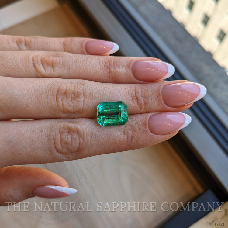 7.46 Ct. Emerald from Colombia - Muzo