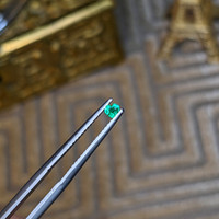 0.06 Ct. Emerald from Afghanistan Life Style
