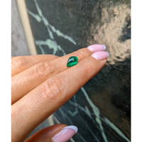 2.44 Ct. Cabochon Emerald from Colombia Life Style