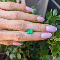 2.48 Ct. Emerald from Colombia - Muzo Life Style