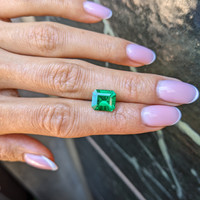 2.90 Ct. Emerald from Colombia - Muzo Life Style