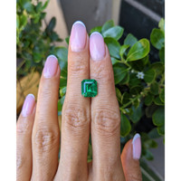 2.90 Ct. Emerald from Colombia - Muzo Life Style