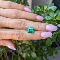 3.20 Ct. Emerald from Colombia - Muzo Life Style