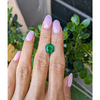 3.97 Ct. Emerald from Colombia - Muzo Life Style