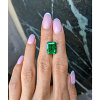 6.63 Ct. Emerald from Colombia - Muzo Life Style