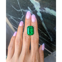 15.72 Ct. Emerald from Colombia - Muzo Life Style