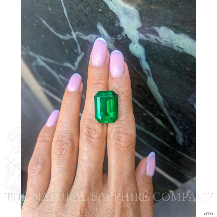 15.72 Ct. Emerald from Colombia - Muzo