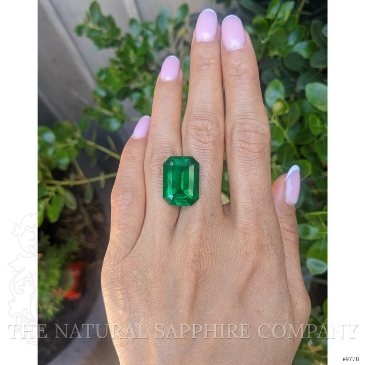 15.72 Ct. Emerald from Colombia - Muzo