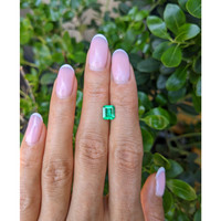1.00 Ct. Emerald from Colombia Life Style