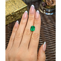 5.54 Ct. Emerald from Colombia - Muzo Life Style