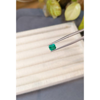 0.96 Ct. Emerald from Russia Life Style