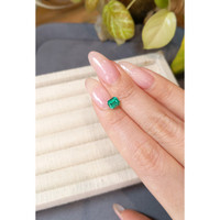 0.96 Ct. Emerald from Russia Life Style