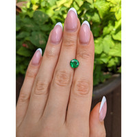 1.42 Ct. Emerald from Colombia Life Style