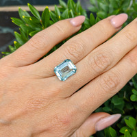 4.55 Ct. Aquamarine from Ceylon (Sri Lanka) Life Style