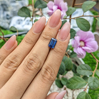 2.10 Ct. Tanzanite from Tanzania Life Style