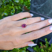 3.14 Ct. Pink Malaya Garnet from Tanzania Life Style