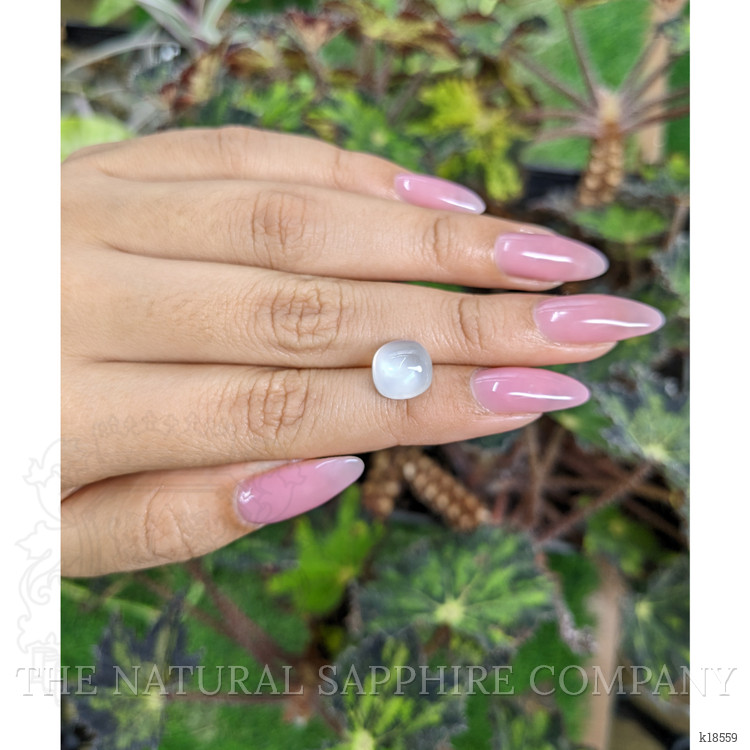 4.69 Ct. Cabochon Moonstone from Ceylon (Sri Lanka)