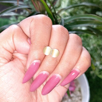 3.80 Ct. Cabochon Chrysoberyl from Ceylon (Sri Lanka) Life Style