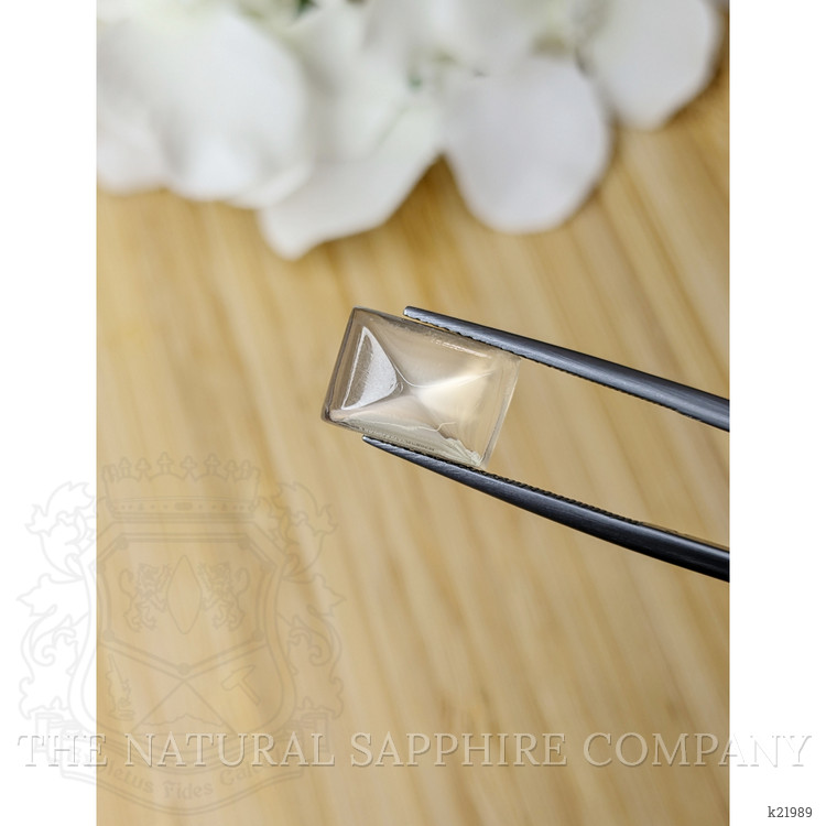 5.01 Ct. Cabochon Moonstone from Ceylon (Sri Lanka)