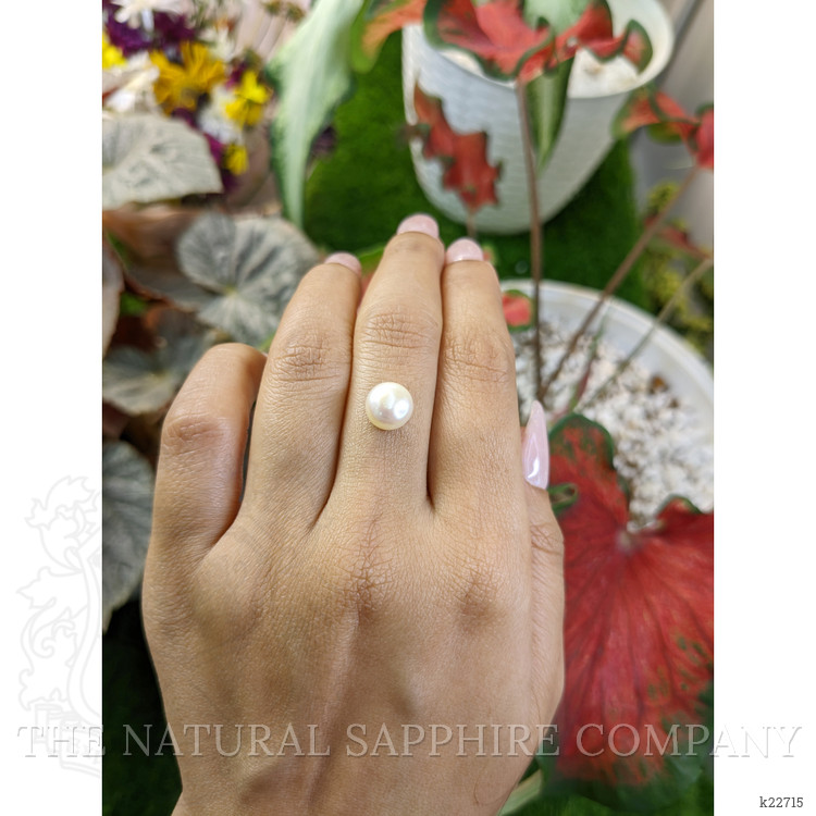 3.28 Ct. Cream with Gold Overtone South Sea Pearl from Australia