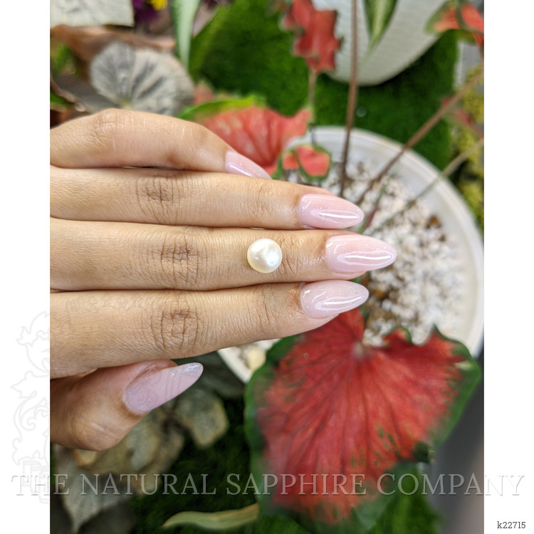 3.28 Ct. Cream with Gold Overtone South Sea Pearl from Australia