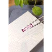 4.81 Ct. Pink Tourmaline from Mozambique Life Style