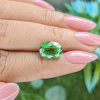 4.28 Ct. Tsavorite Garnet from Tanzania Life Style
