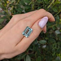 10.09 Ct. Greenish Blue Aquamarine from Brazil Life Style