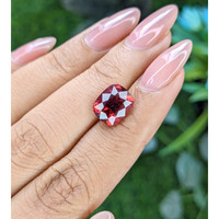 4.98 Ct. Pinkish Red Malaya Garnet from Tanzania Life Style