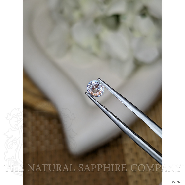 0.36 Ct. Rainbow Moonstone from Ceylon (Sri Lanka)