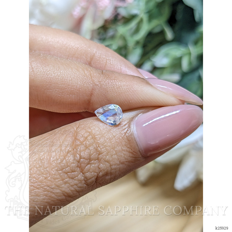 0.46 Ct. Rainbow Moonstone from Ceylon (Sri Lanka)