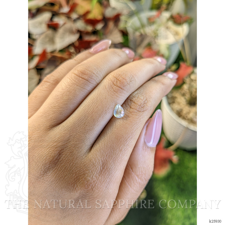 0.64 Ct. Rainbow Moonstone from Ceylon (Sri Lanka)