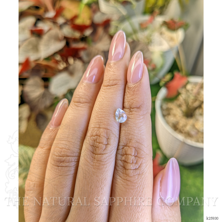 0.64 Ct. Rainbow Moonstone from Ceylon (Sri Lanka)