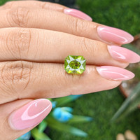 3.84 Ct. Green (Lime Green) Peridot from Ceylon (Sri Lanka) Life Style