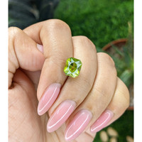 3.84 Ct. Green (Lime Green) Peridot from Ceylon (Sri Lanka) Life Style
