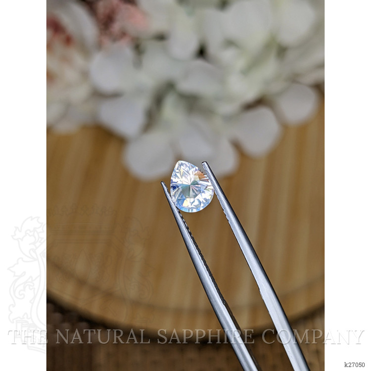 0.97 Ct. Rainbow Moonstone from Ceylon (Sri Lanka)