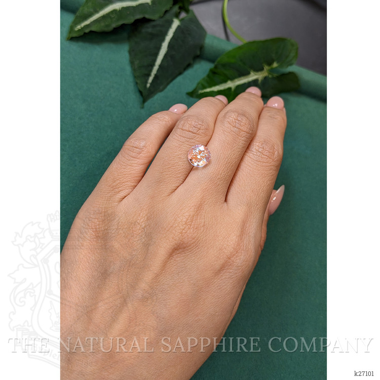 2.57 Ct. Rainbow Moonstone from Ceylon (Sri Lanka)
