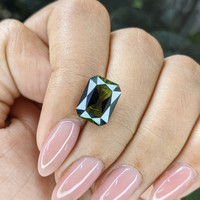 4.00 Ct. Green Tourmaline from Ceylon (Sri Lanka) Life Style